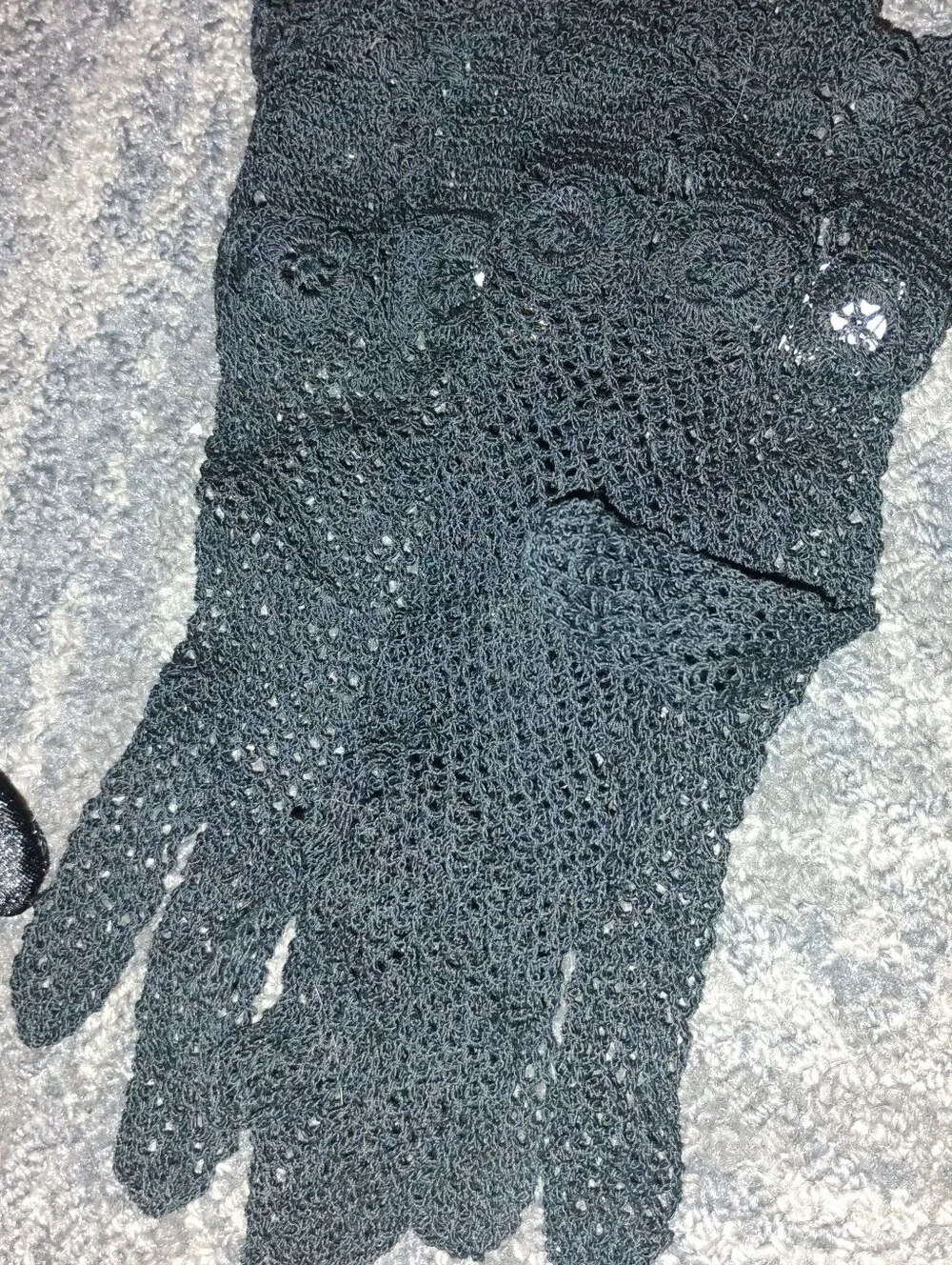 14 Pair Of Ladies Gloves.  Most Vintage